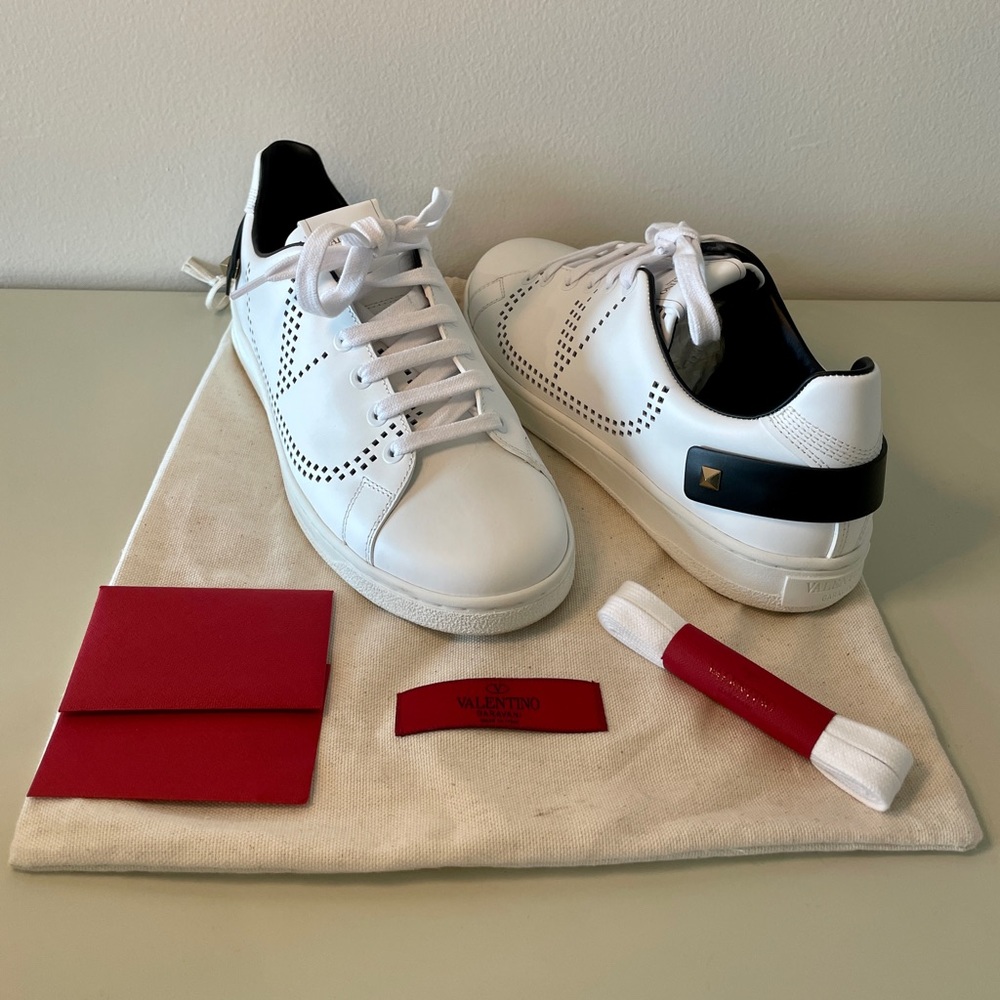 Valentino Garavani Backnet Sneakers Size 38 White & Black